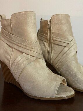 Journee Sabeena Peep Toe Wedge Booties – Women’s Beige, New in Box